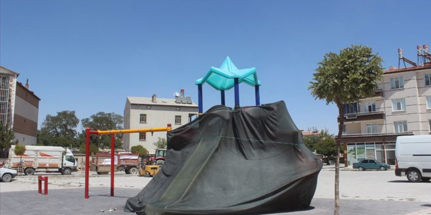 Konya'da oyun parkları Kovid-19 tedbirleri kapsamında çadırla kapatıldı