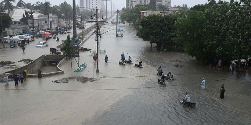 Pakistan'da sel felaketinde 57 kişi hayatını kaybetti