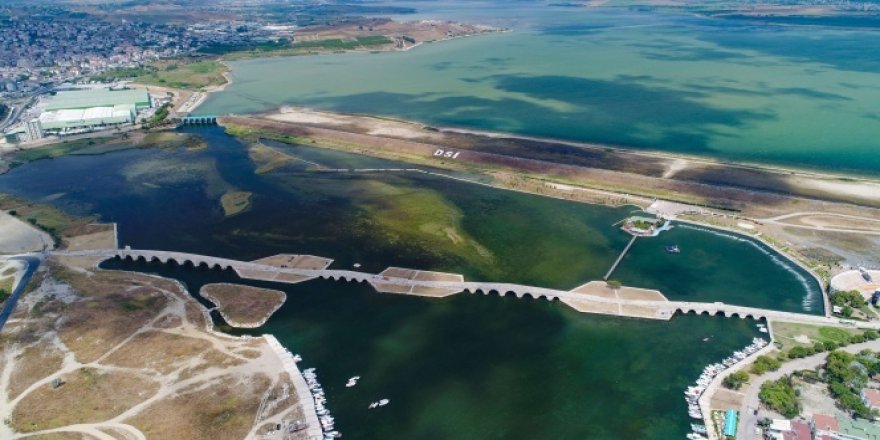 Büyükçekmece Gölü'nde su seviyesi yüzde 30 seviyelerine geriledi