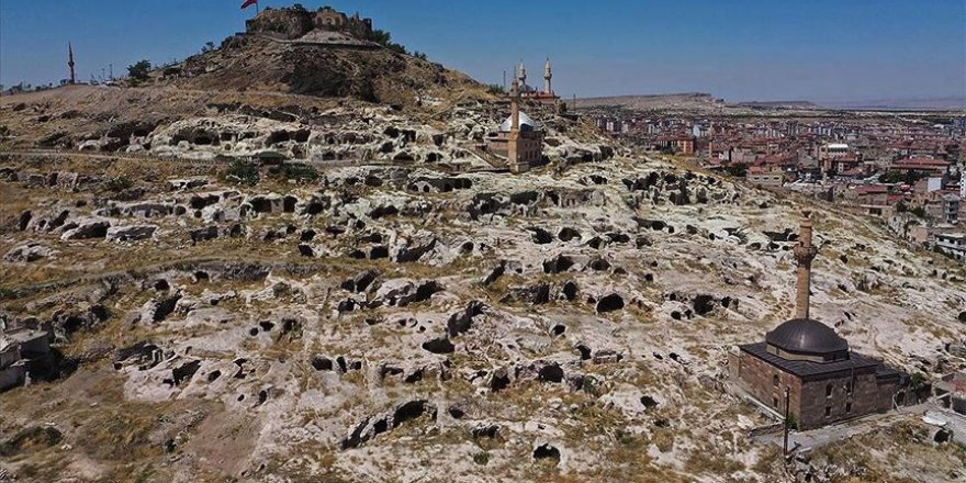 Tarihi Kayaşehir gece gündüz turistleri ağırlıyor