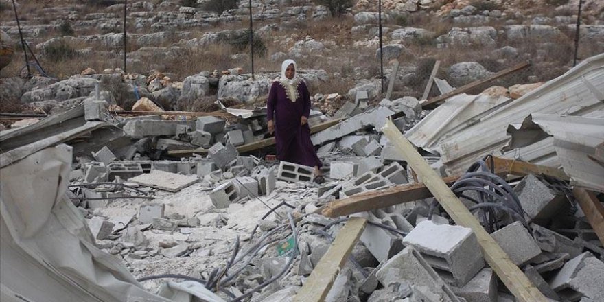 Batı Şeria’da Filistinlilere ait bir ev ve su deposu İsrail askerlerince yıkıldı