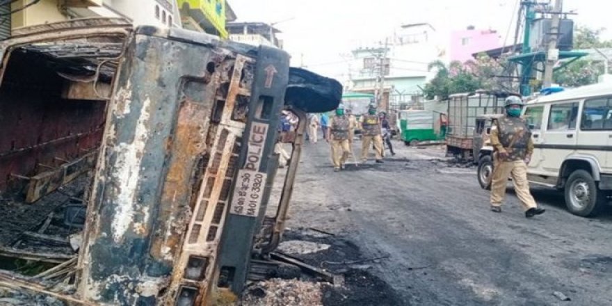 Hindistan'da binlerce Müslüman Hz. Muhammed'e hakareti protesto için sokaklara döküldü