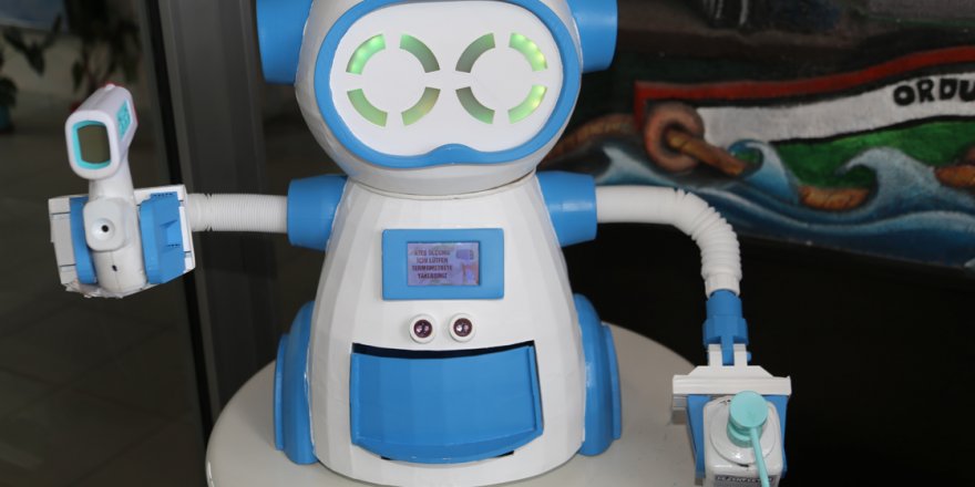 Maske verip ateş ölçen robot geliştirdiler