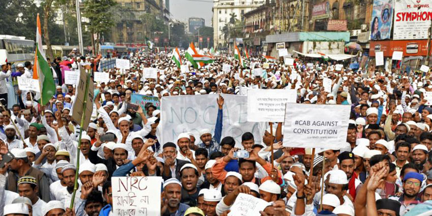 Hindistan'da Hz. Muhammed'e (asm) hakaret üzerine sokaklara döküldüler