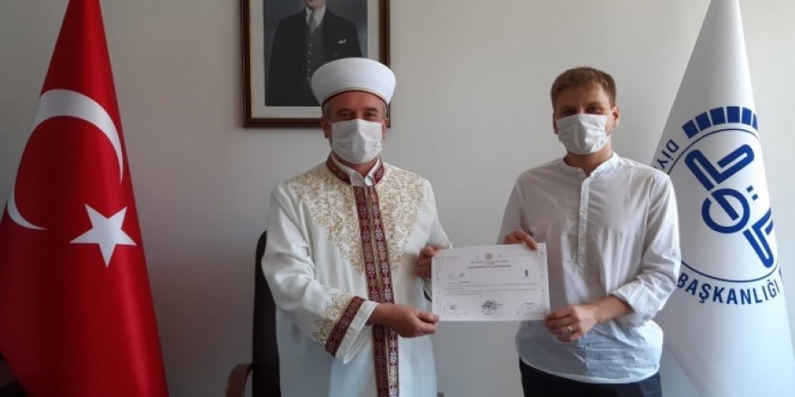 Hırvatistan uyruklu Dejan İslam'ı seçti