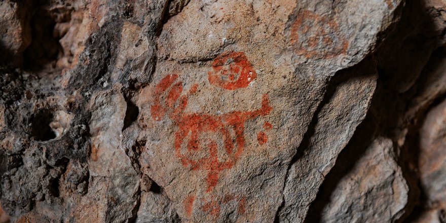 Alihger Dağı'ndaki mağarada bulunan kaya resimleri araştırılıyor