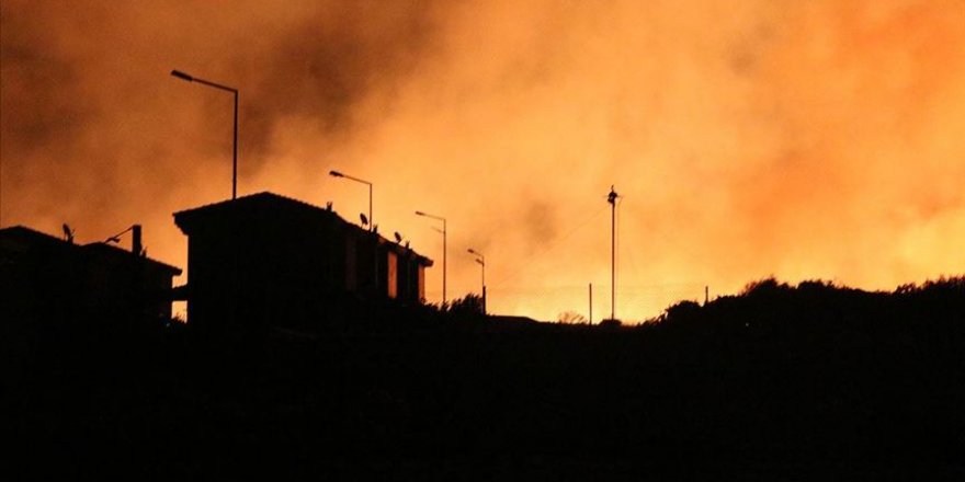 İzmir'deki yangına havadan uçak ve helikopterlerle müdahale ediliyor
