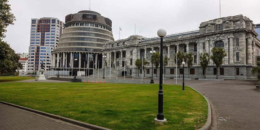 Yeni Zelanda’da seçimler Kovid-19 sebebiyle 4 hafta ertelendi