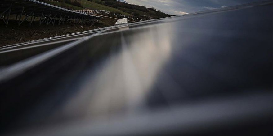 Yerli güneş panelleri üretim bandından iniyor