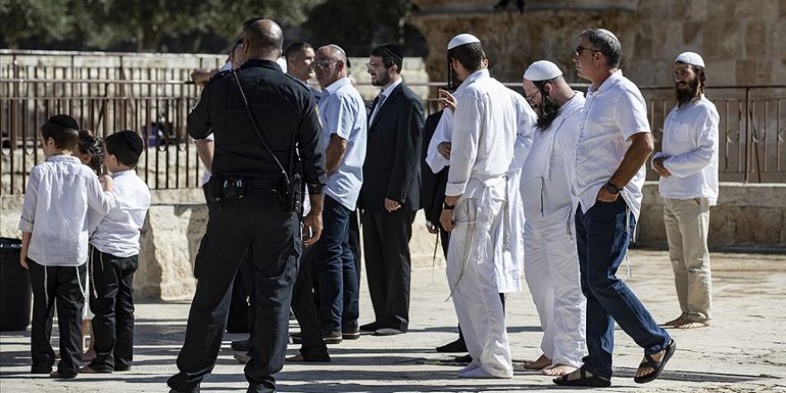 Siyonist işgalci Yahudi yerleşimciler Kudüs sokaklarında kışkırtıcı eylemlerde bulunuyor