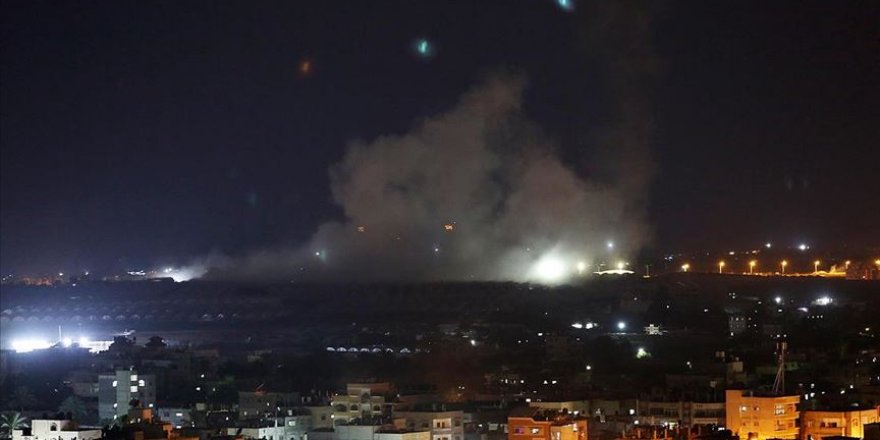 İsrail Gazze'de Hamas'a ait bazı noktaları vurdu