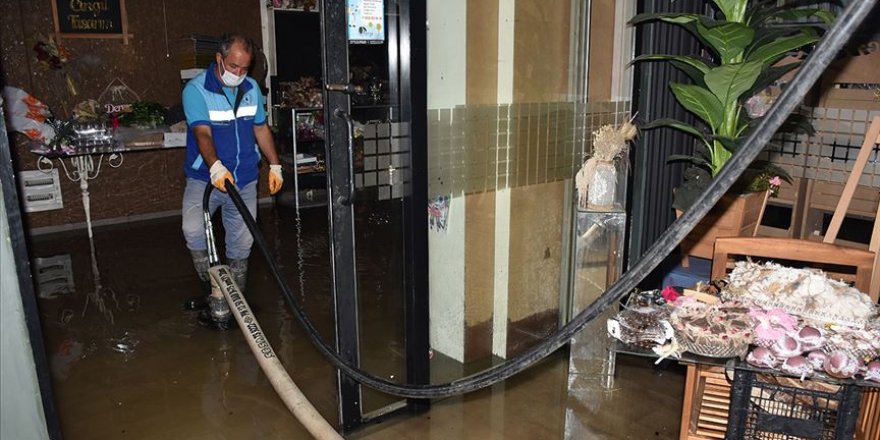 Trabzon'da sağanak yaşamı olumsuz etkiledi
