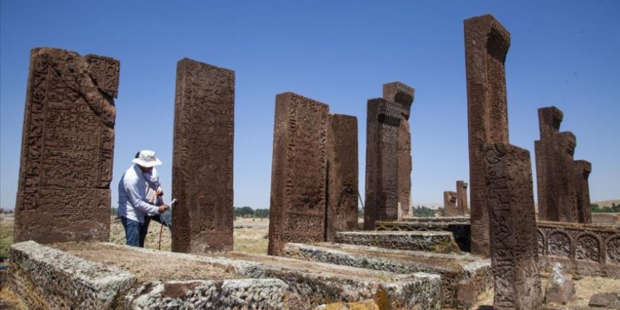 Selçuklu Meydan Mezarlığı'nda restorasyon devam ediyor