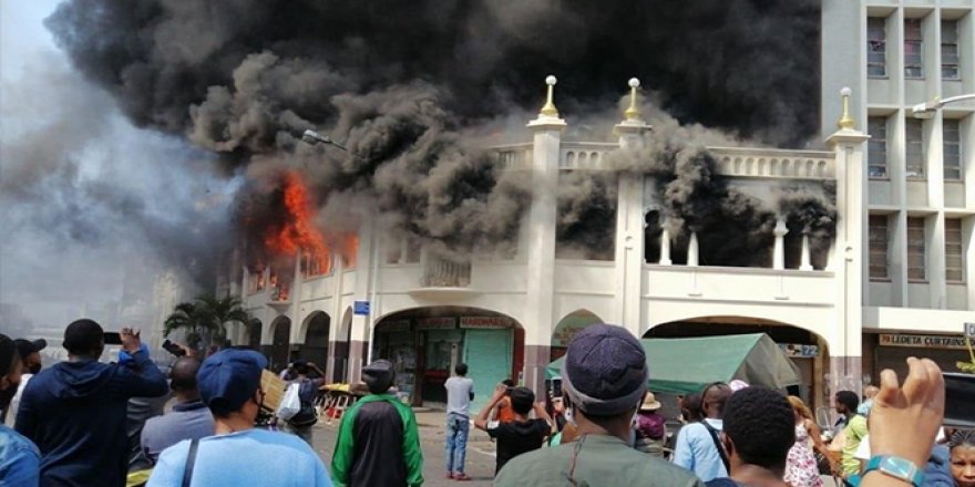 Güney Afrika’da tarihi camide yangın çıktı