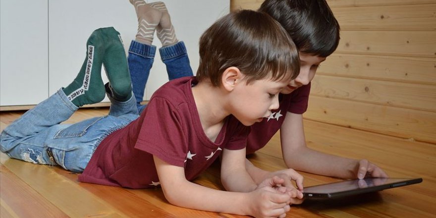 Çocukların dijital bağımlılığına çözüm: Ekran süresi, yaş çarpı 10 dakika olmalı