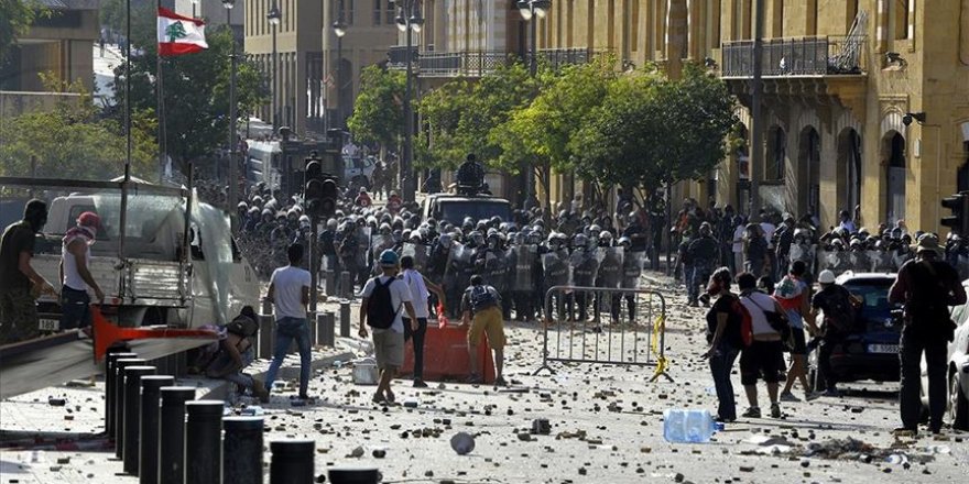 Lübnan'da ağırlaşan yaşam şartları protesto edildi