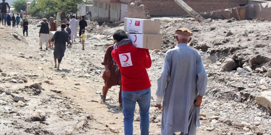 Afganistan'daki selzedelere ilk yardım Türk Kızılaydan