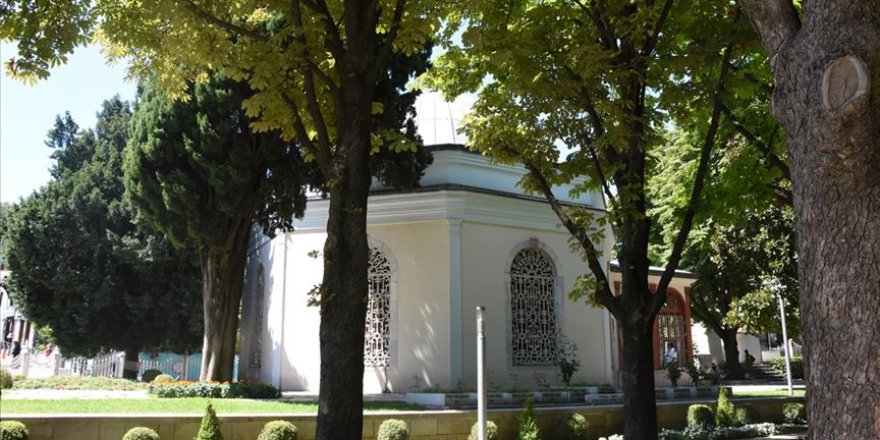 Osman Gazi ve Orhan Gazi türbelerinde 'alp kıyafetli' saygı nöbeti başlıyor