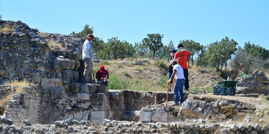 Alexandria Troas kazısında uzmanlar toprak altının röntgenini çekiyor