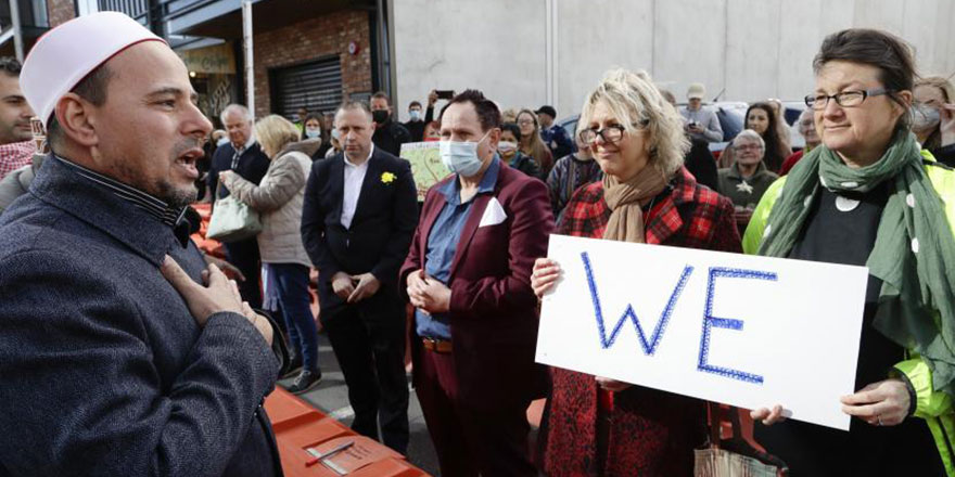 Yeni Zelandalılardan Cuma namazından çıkan cemaate sürpriz