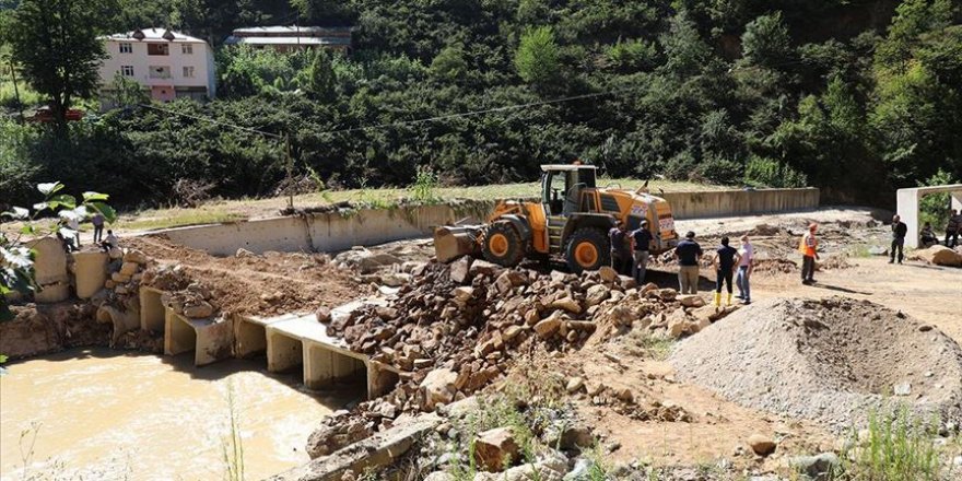 Giresun'da selde yıkılan Üçtepe Köprüsü'nün yerine 45 metrelik yenisi yapılıyor