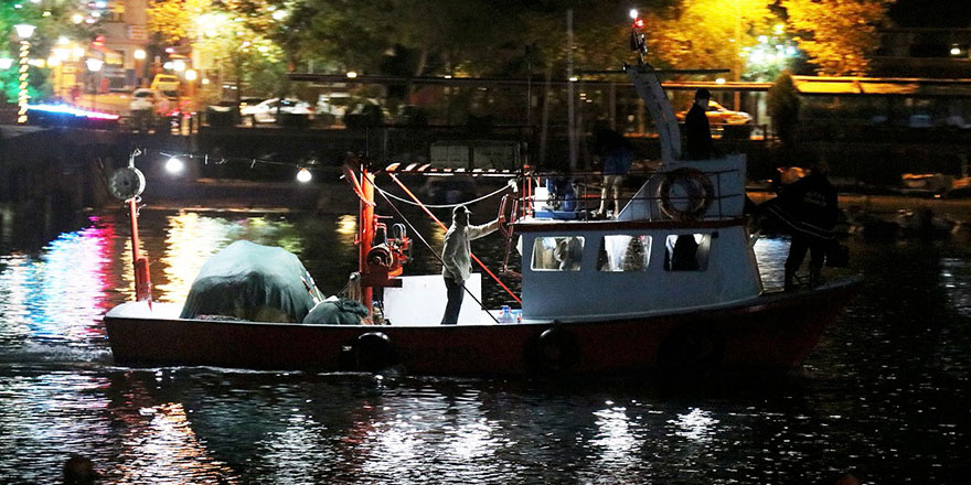 Balıkçılar 'Vira Bismillah' diyerek denize açıldı: Kuran-ı Kerim okundu, dualar edildi