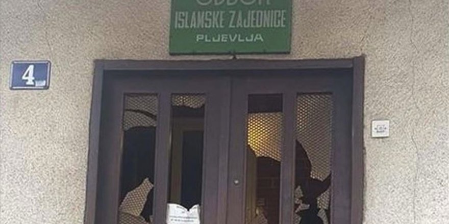 Karadağ'ın Pljevlja şehrindeki İslam Birliği binasına çirkin saldırı