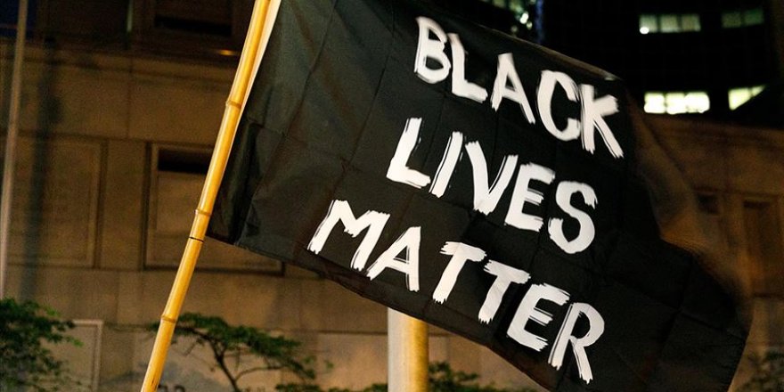 Daniel Prude'un polisin kafasına poşet geçirmesi sonucu boğulduğu görüntüleri tepki çekti