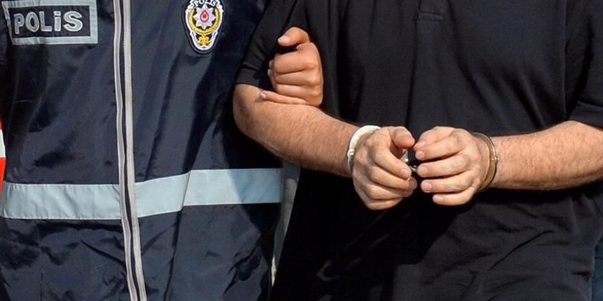 Kadıköy'de kilise duvarının üzerine çıkıp oynayan şüpheliler gözaltına alındı