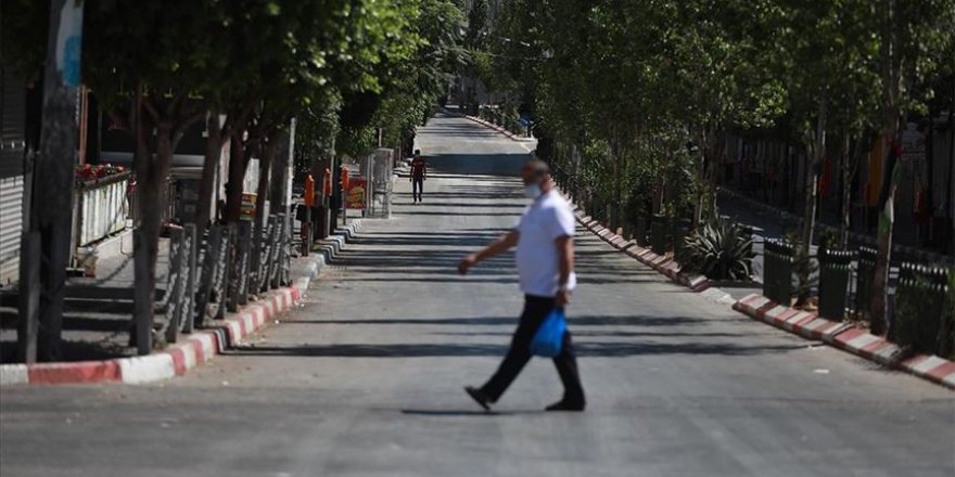 Filistin'de olağanüstü hal koronavirüs nedeniyle 1 ay daha uzatıldı