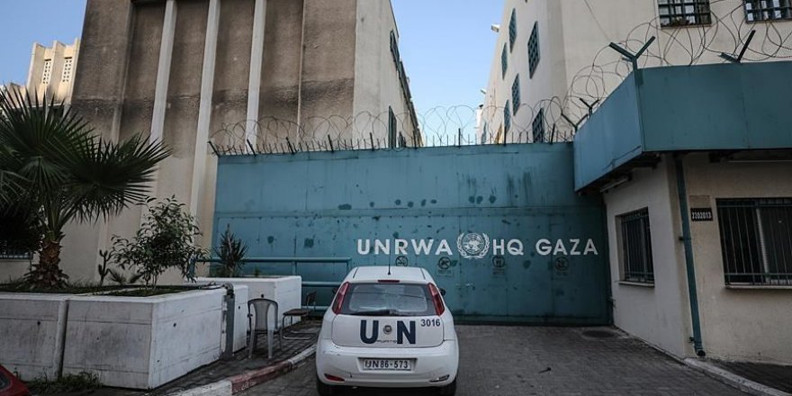 Filistinli mülteciler UNRWA'nın yardımları kısma kararına büyük tepki gösterdi