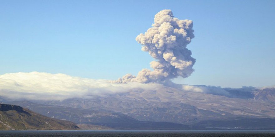 Rusya’da yanardağ kül püskürttü