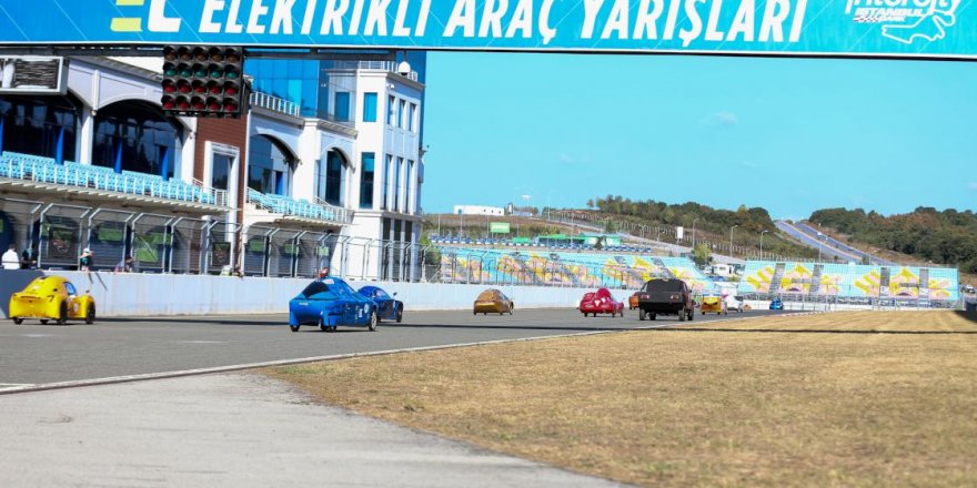 '16. TÜBİTAK Efficiency Challenge Elektrikli Araç Yarışları'nın özel yarışı İstanbul Park'ta yapıldı