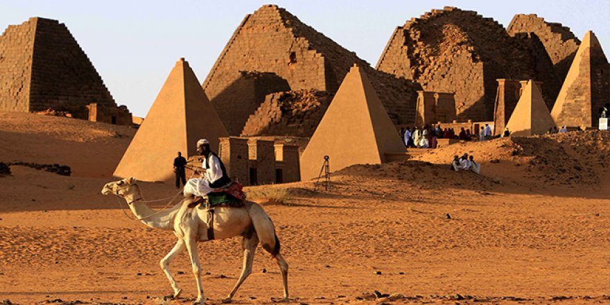 Piramitlerin 5000 yıllık kayıp parçası Aberdeen'de bulundu