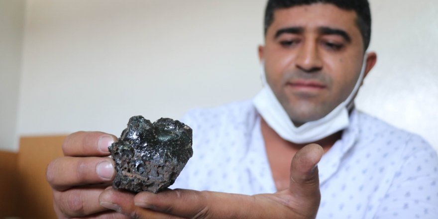 Boş arazide bulduğu esrarengiz taşlara değer biçemiyor!