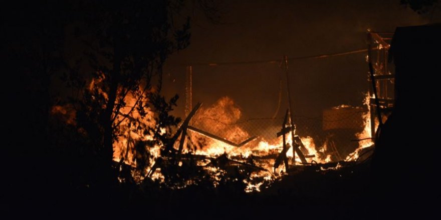 Yunanistan'da Moria kampındaki yangında binlerce sığınmacı evsiz kaldı