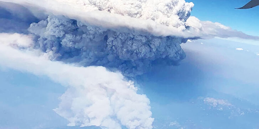 Orman yangını uçaktan böyle göründü