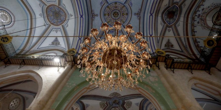 Osmanlı motifleri yüzlerce yıldır Harem-i İbrahim Camisi'ni süslüyor