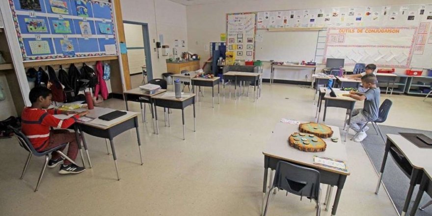 İtalya'da 13 idari bölgede 5,6 milyon öğrenci ders başı yapıyor