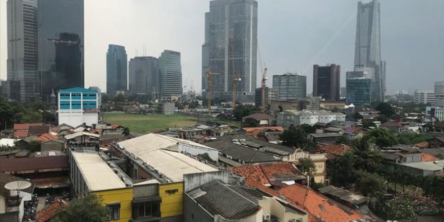 Endonezya’nın başkentinde Kovid-19 kısıtlamaları yeniden uygulanmaya başladı