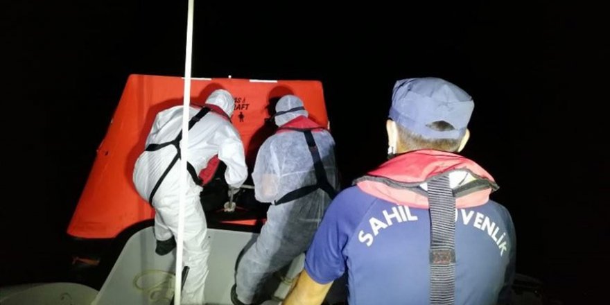 Muğla'da Türk kara sularına itilen yabancı uyruklu 9 kişi kurtarıldı