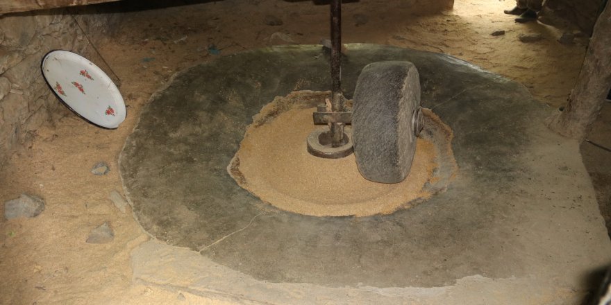Hizan'da üretilen çeltik 150 yıllık değirmende öğütülüyor