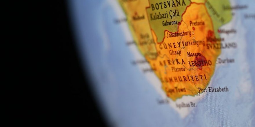 Güney Afrika'da Müslüman kadın askerler başörtüsü takabilecek