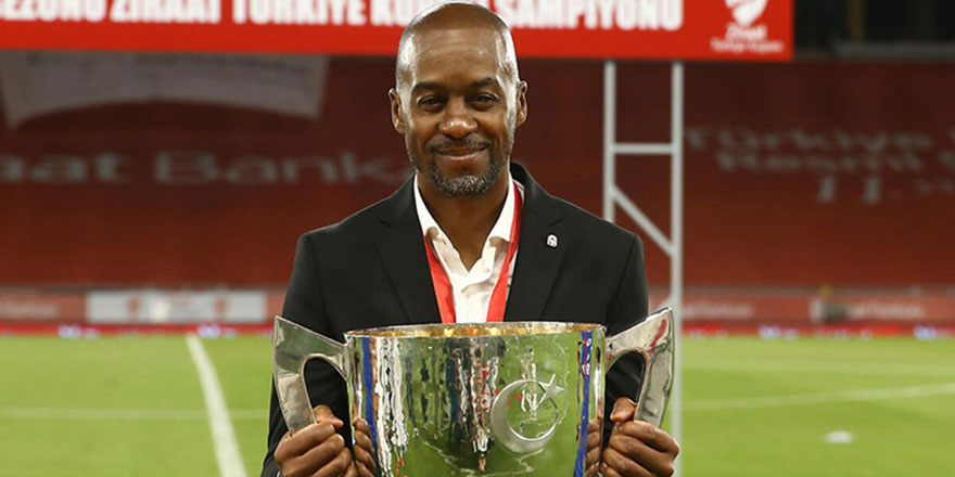 Trabzonspor Teknik Direktörü Newton: Ezanı ilk duyduğumda ağladım ve Müslüman oldum