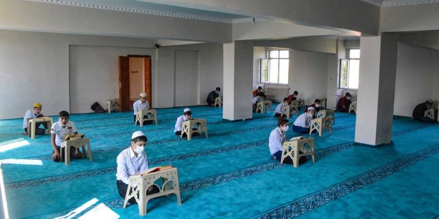 Pandemiye ve küçük yaşlarına rağmen hafız oldular