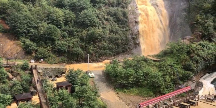 O şelale şiddetli yağmurlar sonrası yine taştı