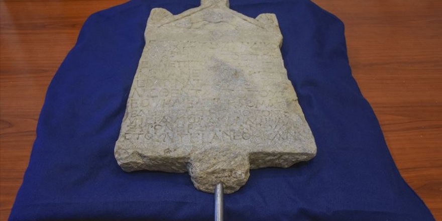 Türkiye'den kaçırılan Lidya dönemine ait kefaret yazıtı İtalya'da teslim alındı