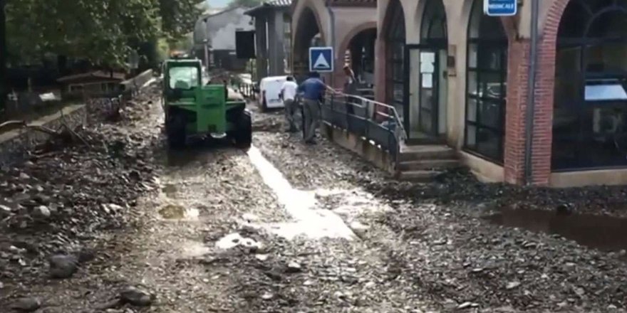 Fransa'da etkili olan sel hayatı olumsuz etkiledi