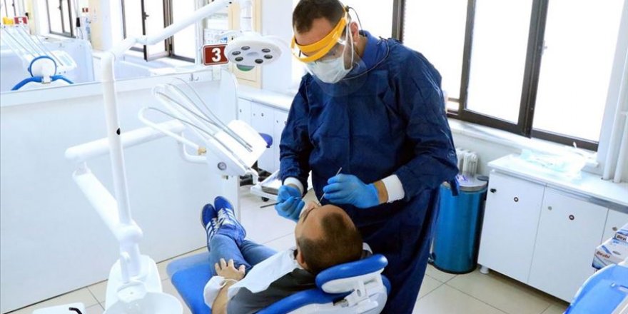 Diş eti rahatsızlığı olanlara koronavirüs uyarısı