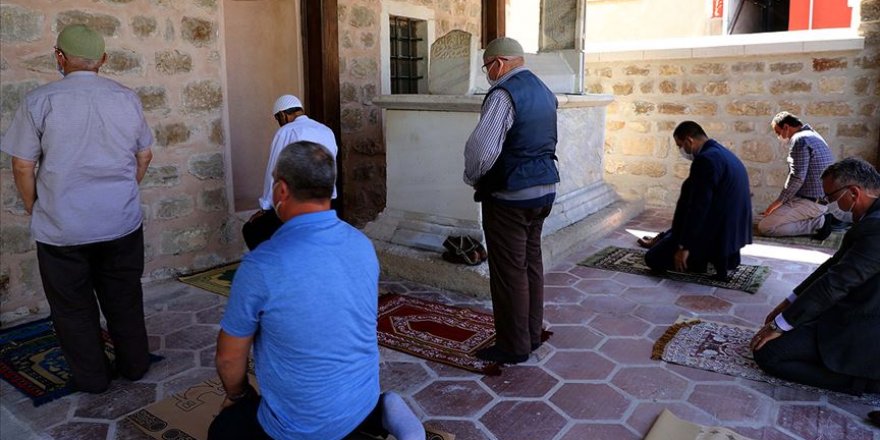 Edirne'de son cemaat yerinde şehit kabri bulunan tarihi cami restore edildi